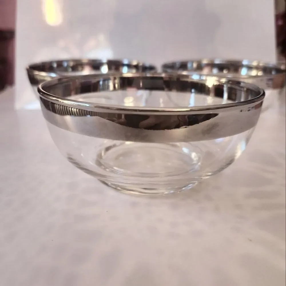 Vintage Pristine 1960s Dorothy Thorpe Set of 3 Small Glass Bowls w/Silver Band